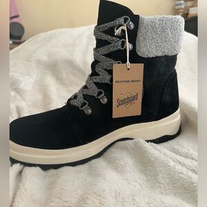 Women's White Mountain lace up boots.